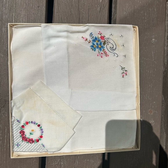 Vintage handkerchief in original box - Picture 1 of 5